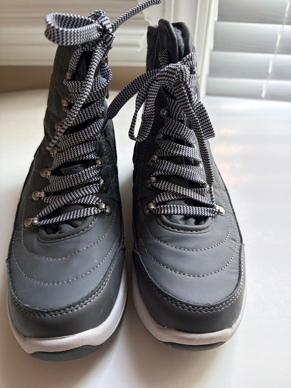Weatherproof Brand snow/hiking boots Size 7 Quilted Grey